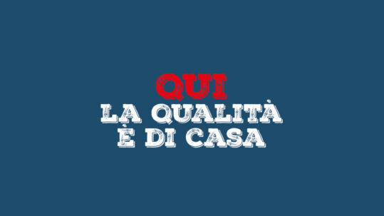 cartello qualità punto vendita Latteria Maremma esposto su banco bar